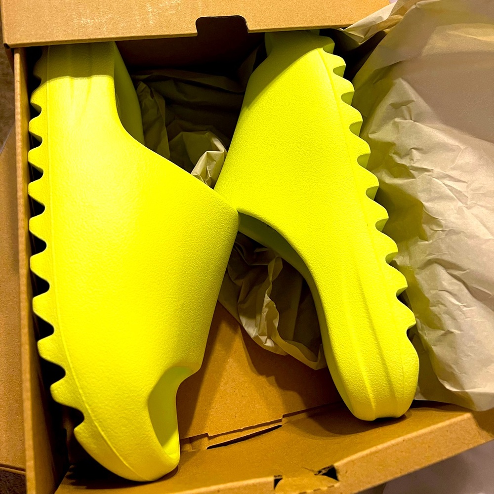 Brand new yeezy slides from JD with receipt (6 mens)